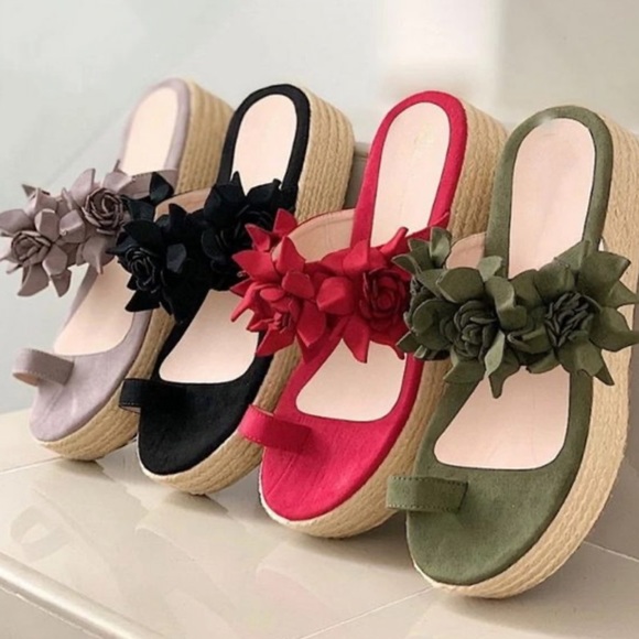 Black faux suede floral platform wedge - Picture 5 of 8